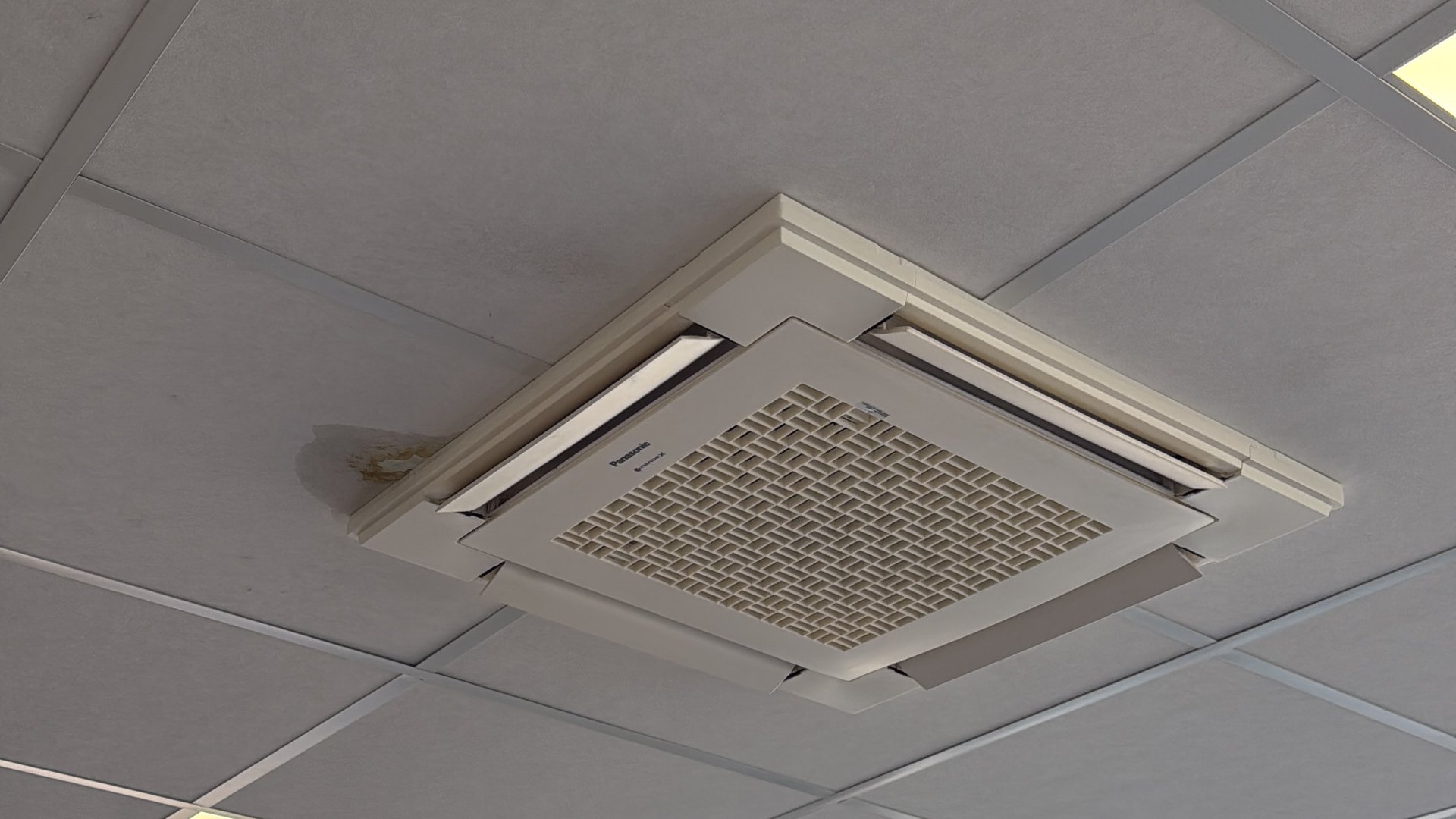 Airco binnenunit geïnstalleerd door Van Terheijden Installatie