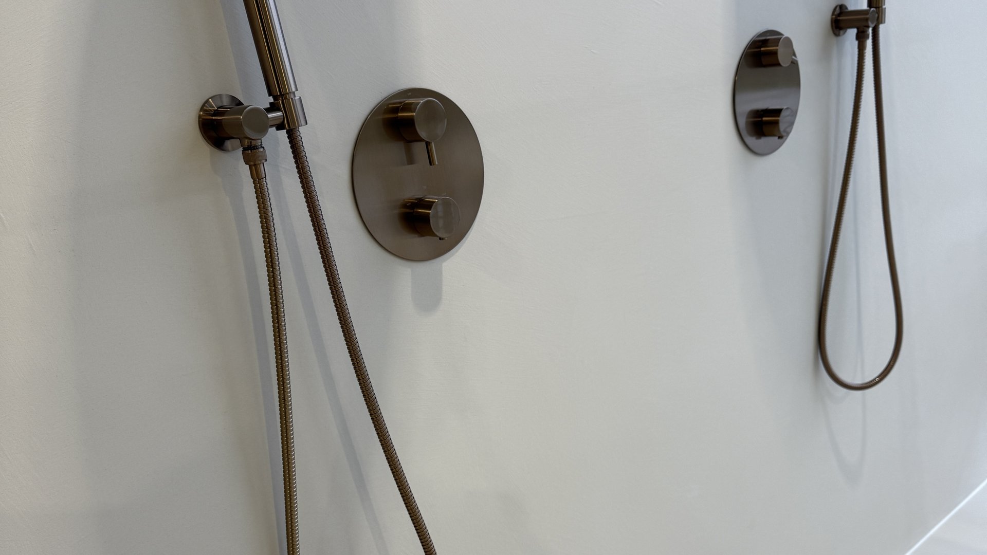 Douche en sanitair geïnstalleerd door Van Terheijden